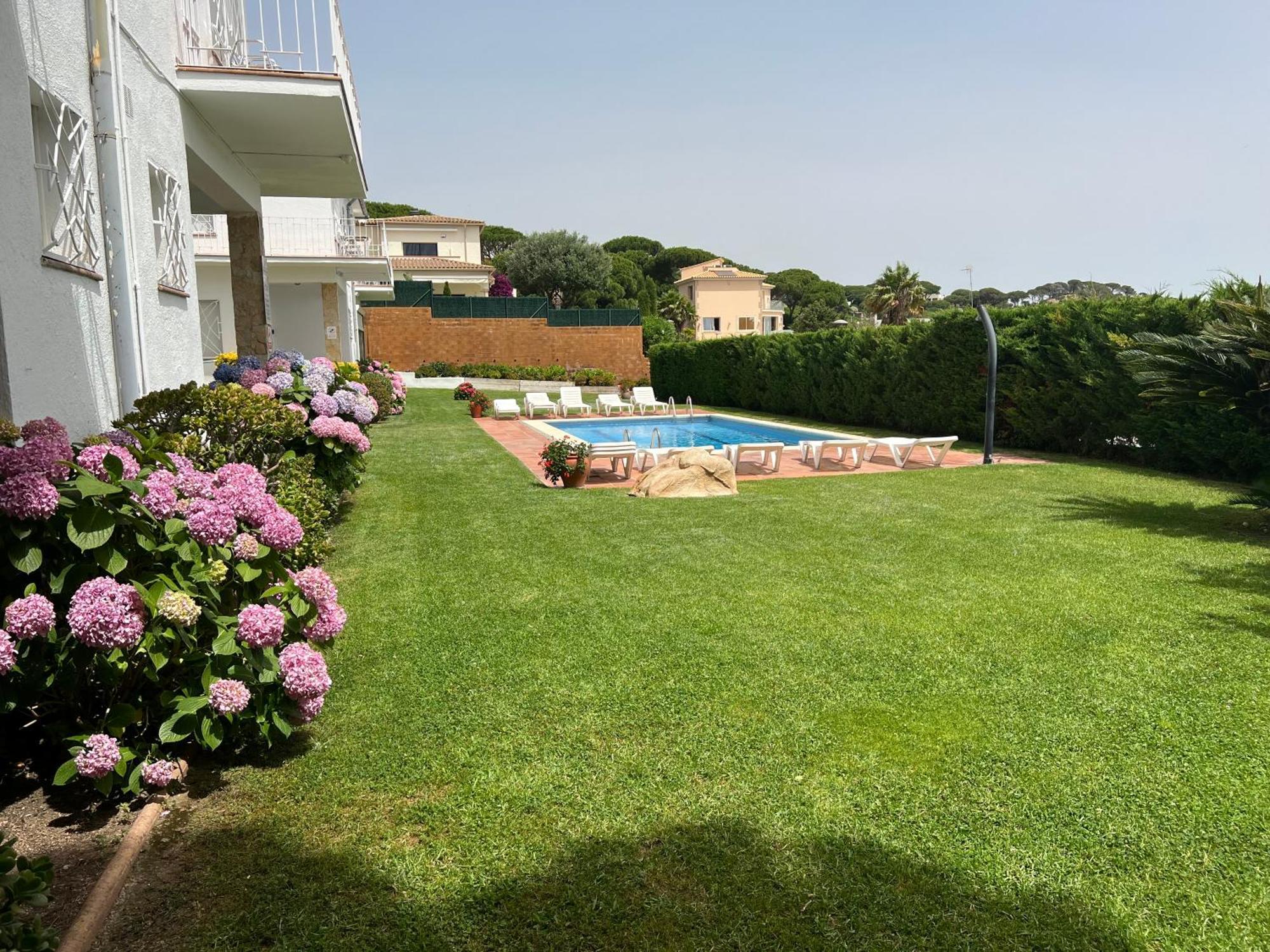 Apartamentos Rayon Du Soleil Сан-Фелиу-де-Гишольс Экстерьер фото
